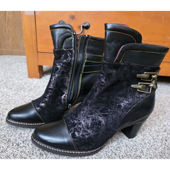 L'Artiste Spring Step Black Paisley Micro Suede Leather Ankle Boot US 9.5 Buckle - Picture 1 of 12